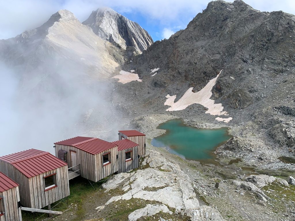 Eine gemütliche Hütte in den Bergen